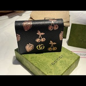 SOLD- GUCCI Marmont Berry Card Case Wallet - Authentic